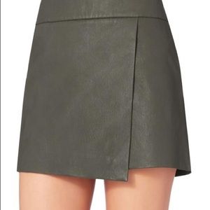 intermix leather mini skirt in alpine green - new with tags